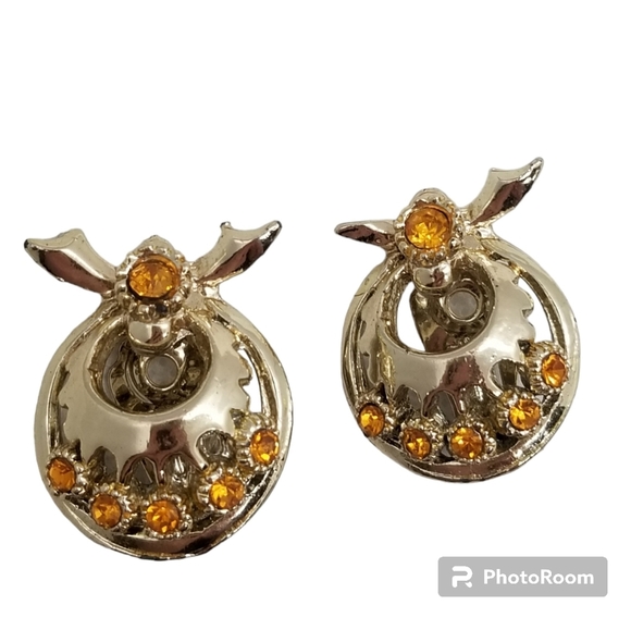 VINTAGE GOLDTONED & ORANGE AUSTRIAN CRYSTAL ORNATE CLIP ON EARRINGS - Picture 3 of 4